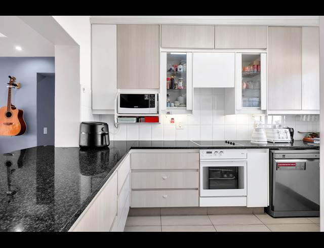 3 BEDROOM TOWNHOUSE FOR SALE IN BENMORE GARDENS